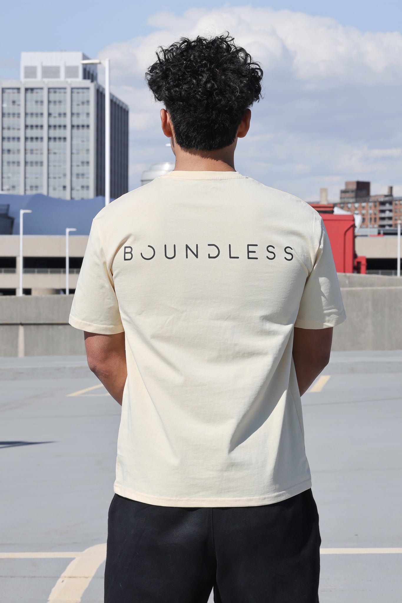 BOUNDLESS GRAPHIC TEE