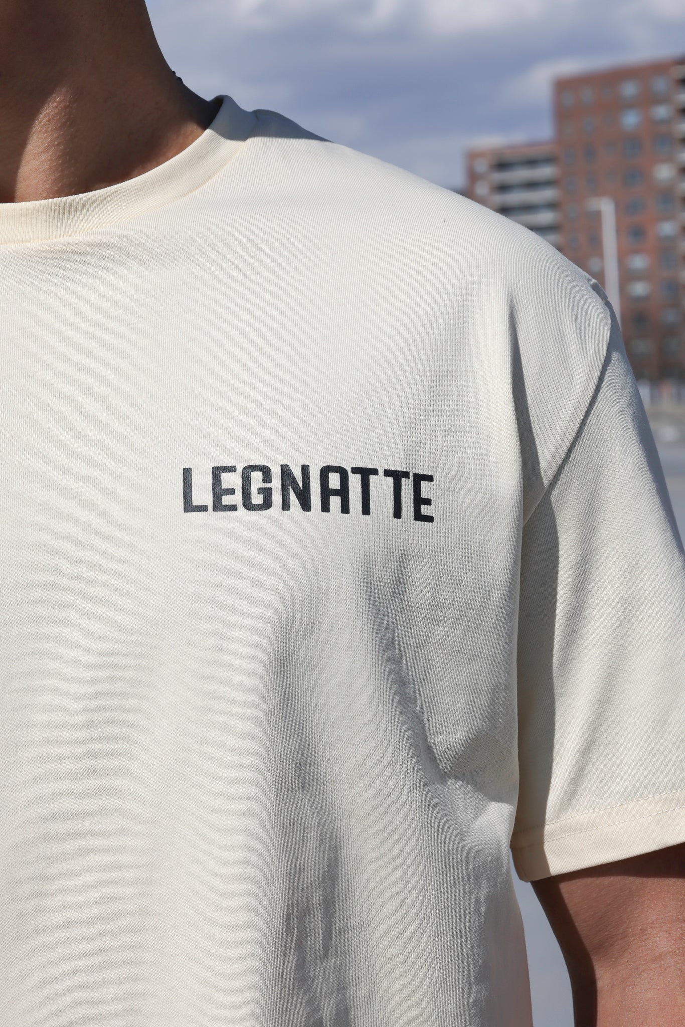BOUNDLESS GRAPHIC TEE