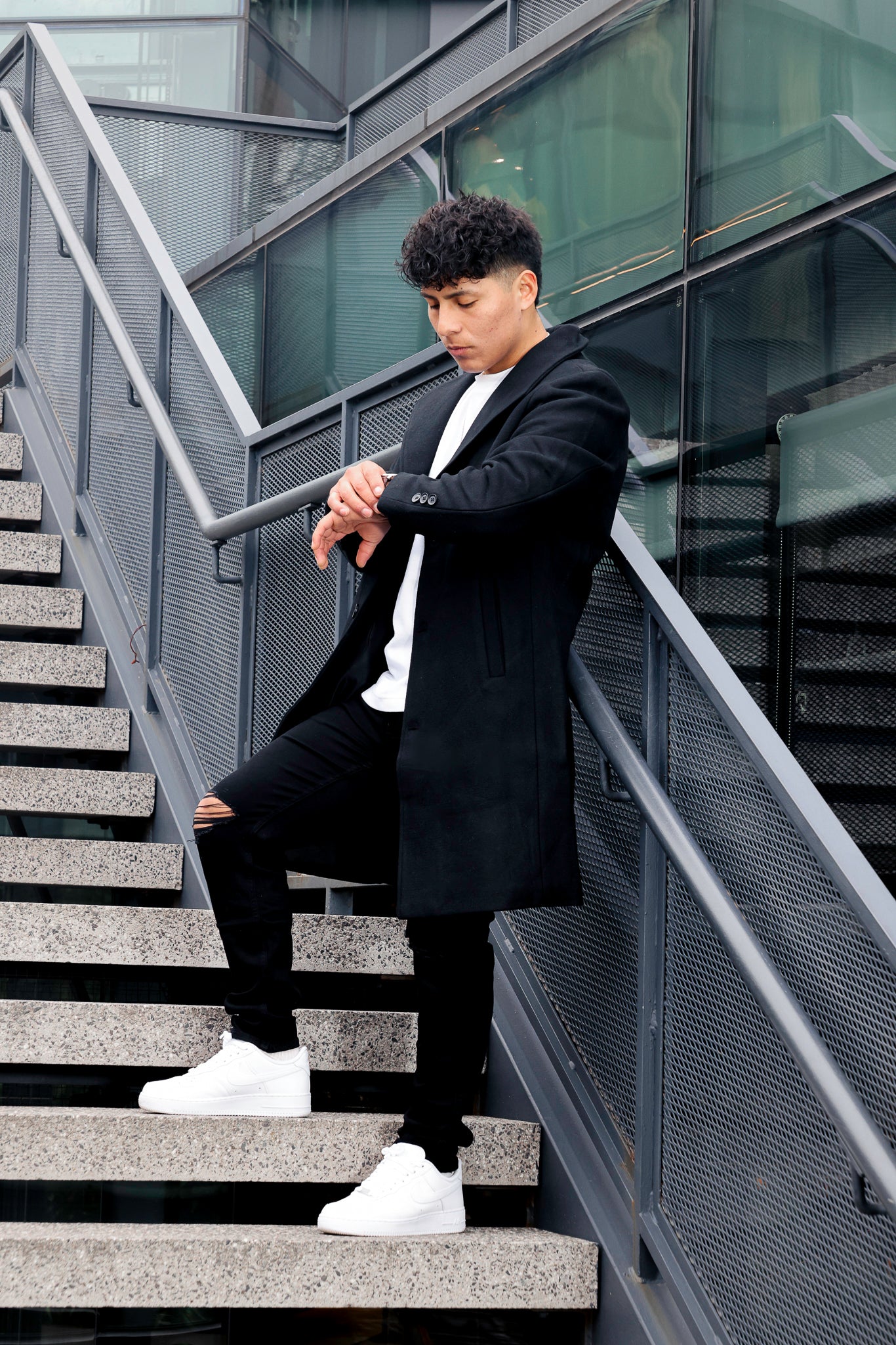 BLACK OVERCOAT